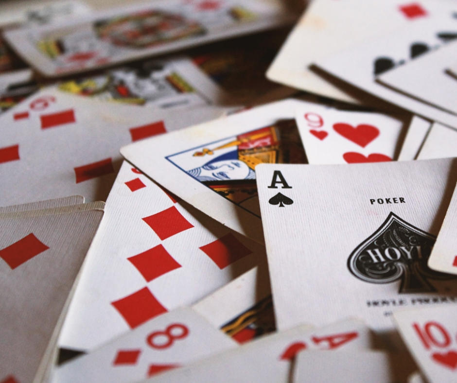 Play cards between Christmas and New Year