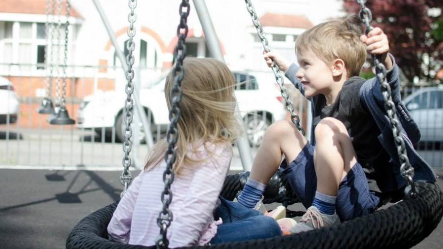 teaching-teamwork-children