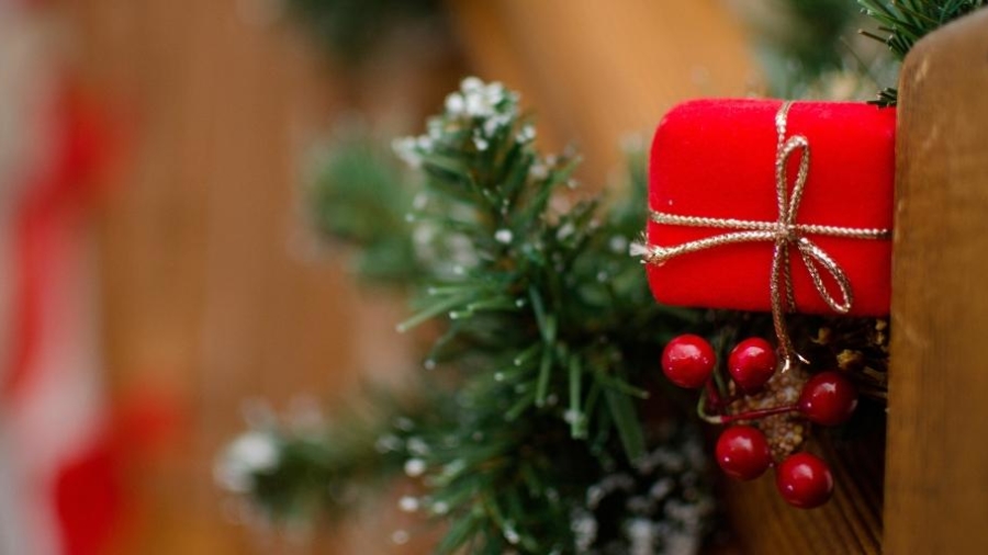 ways to save money at Christmas