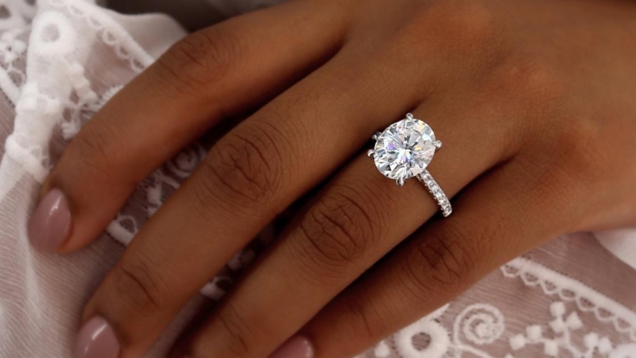 Why should you consider a moissanite engagement ring