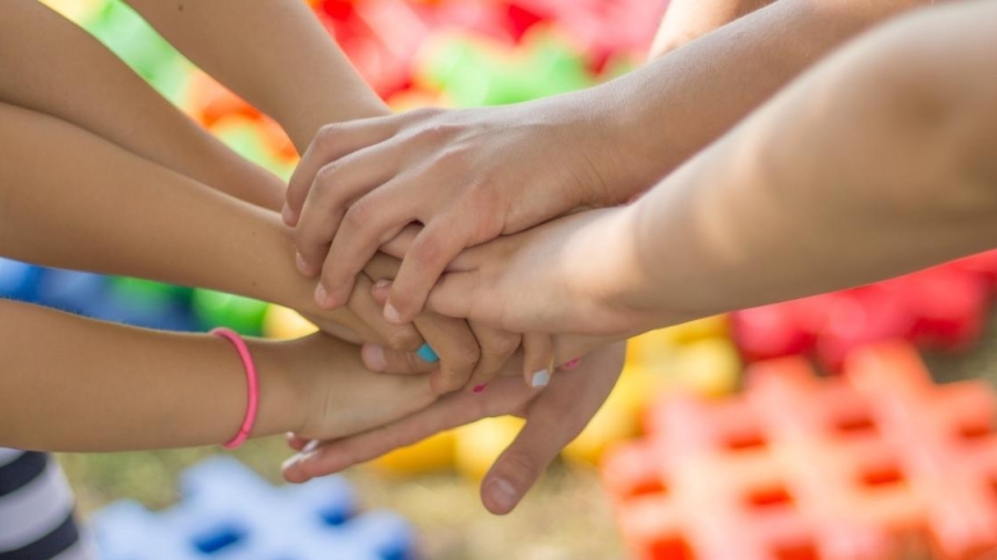 How to raise a team player